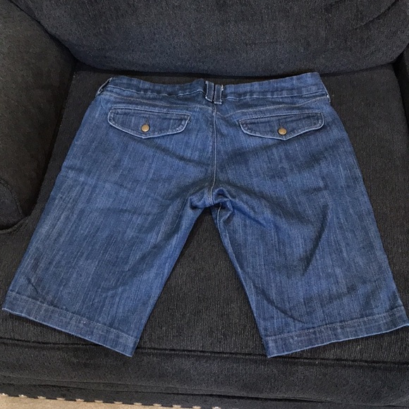 Old Navy Denim The Diva Bermuda Shorts with5 Pockets Snap Closure Belt Loops-12 - Picture 9 of 11